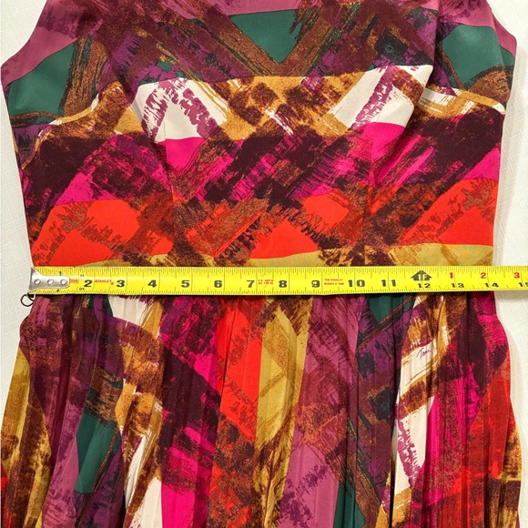 Trina Turk Accordion pleat dress Size 6 100% Silk - Picture 5 of 6